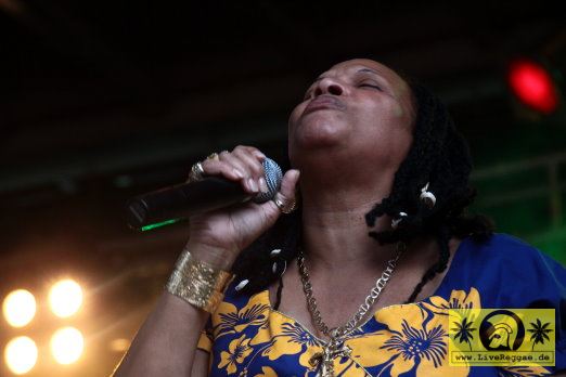 Sister Nancy (Jam) with The House Of Riddim Band 17. Reggae Jam Festival - Bersenbrueck 06. August 2011 (13).JPG